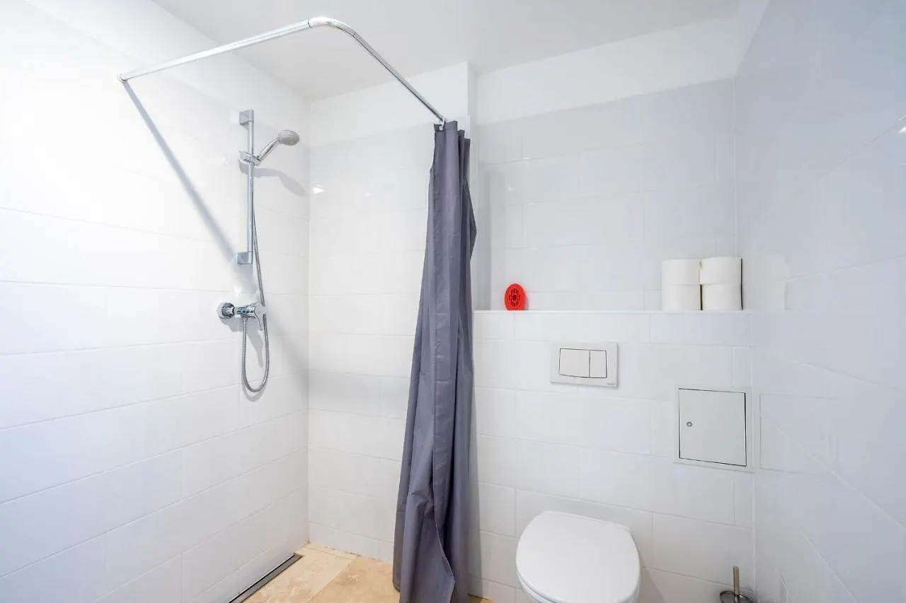 Donaufeld Living - Geräumiges Apartment mit Balkon Wien