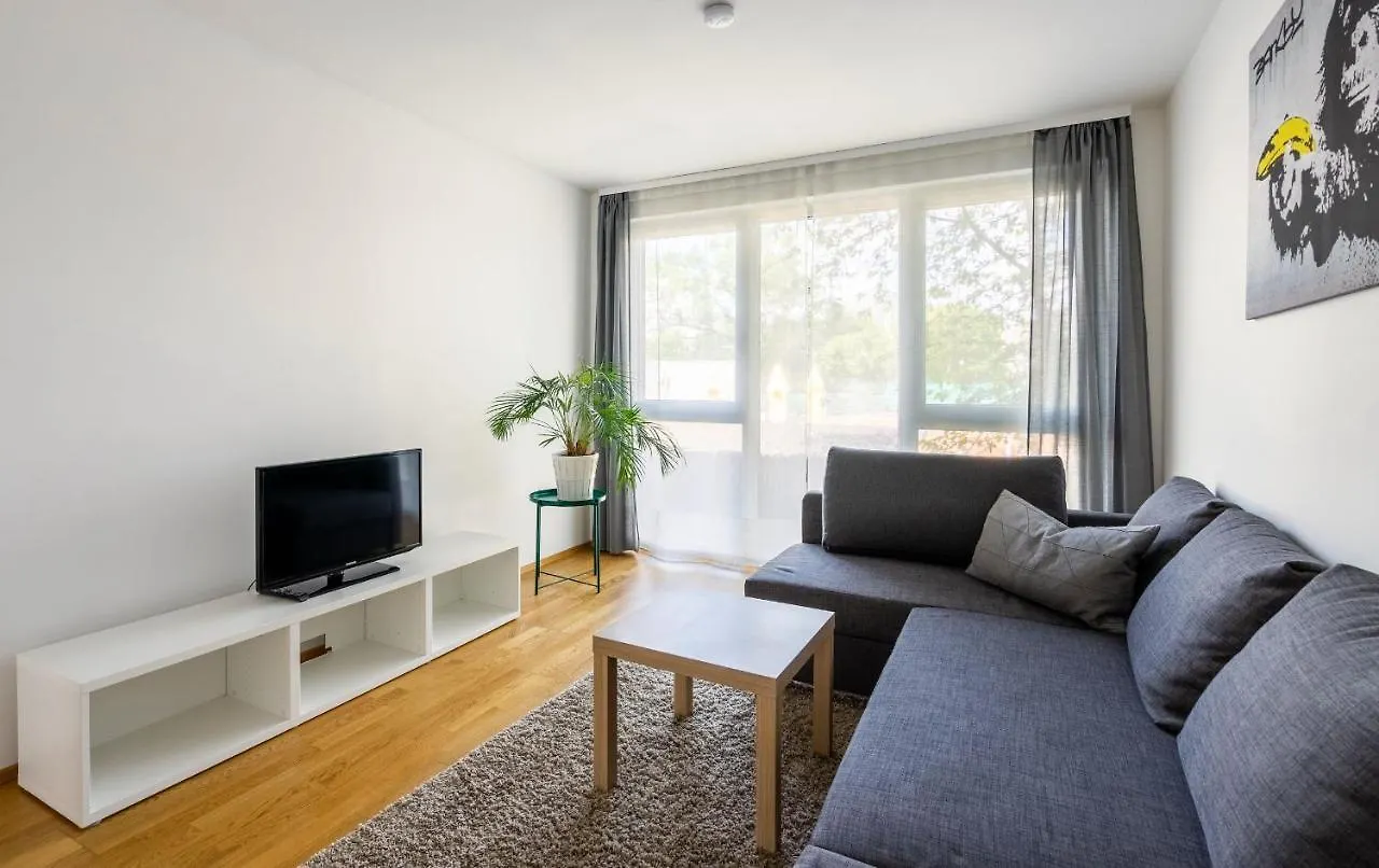 Donaufeld Living - Geräumiges Apartment mit Balkon Wien