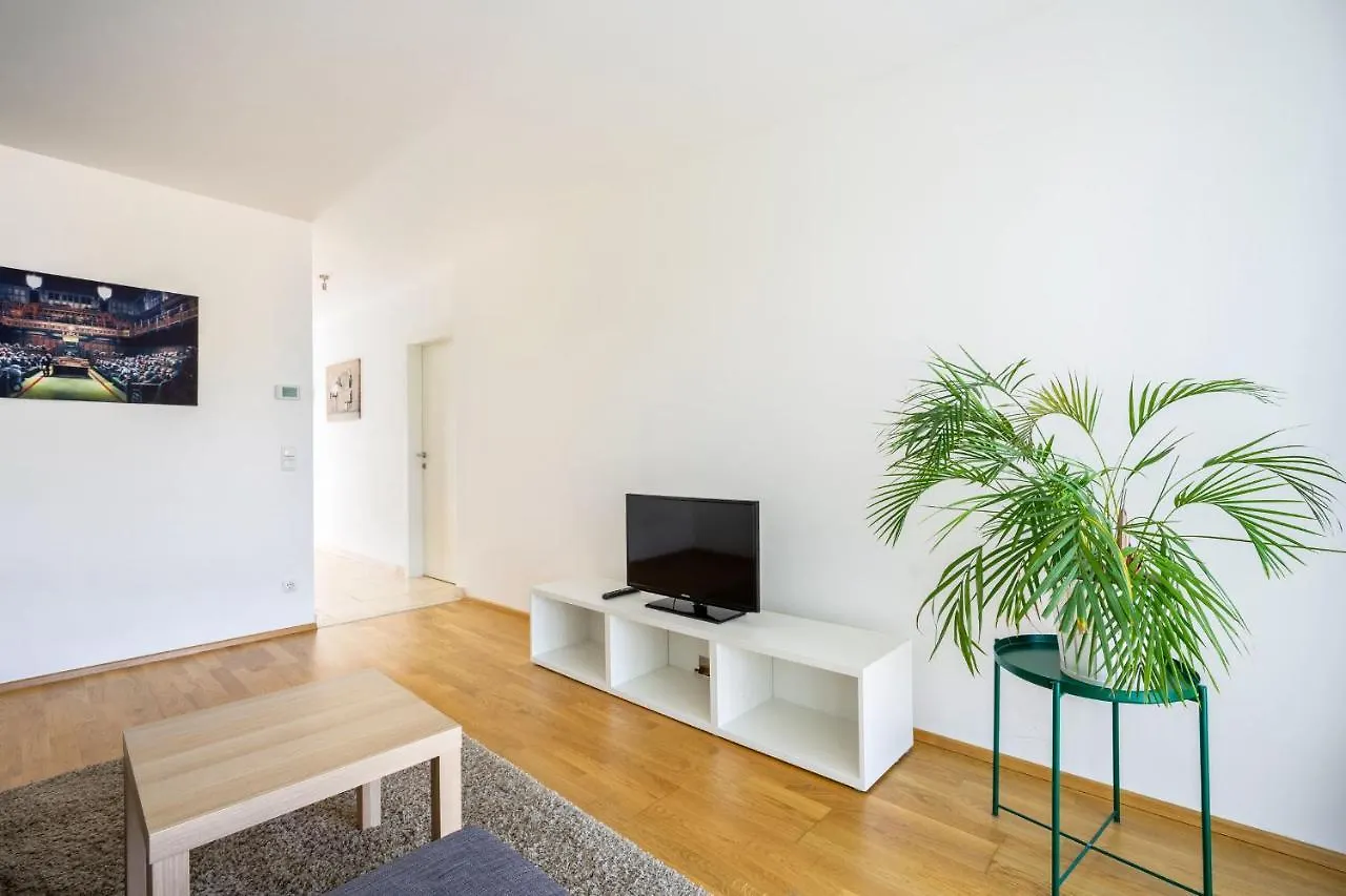 Donaufeld Living - Geräumiges Apartment mit Balkon Wien