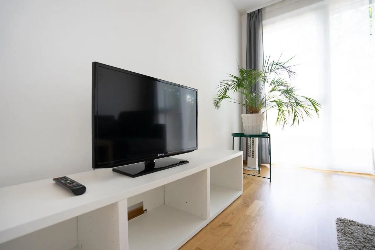 Donaufeld Living - Geräumiges Apartment mit Balkon Wien