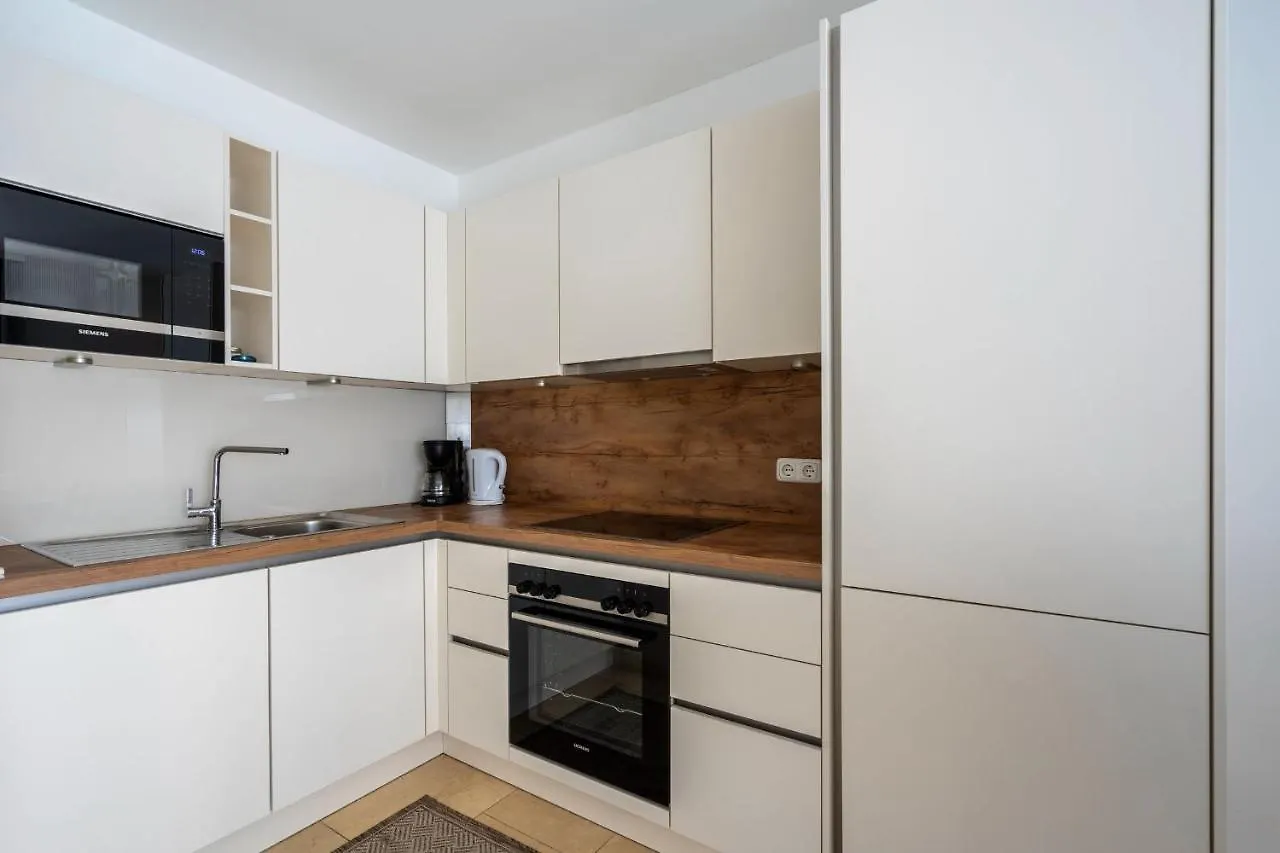 Donaufeld Living - Geräumiges Apartment mit Balkon Wien