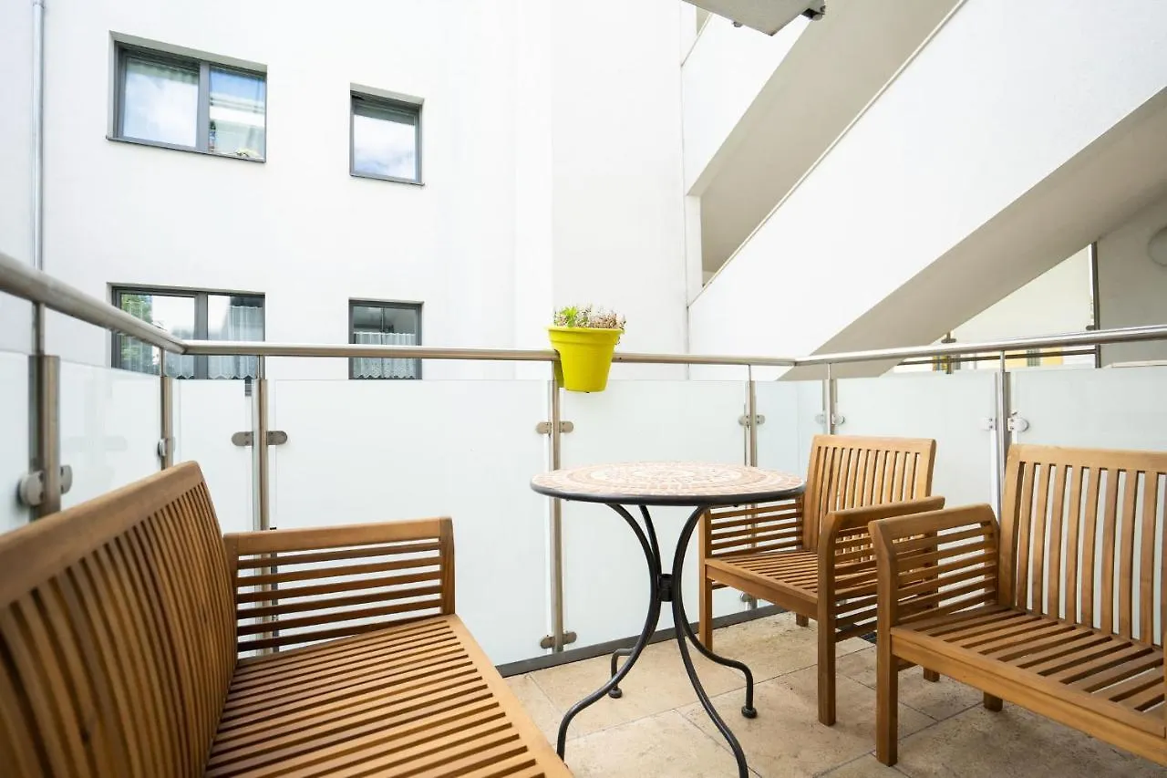 Donaufeld Living - Geräumiges Apartment mit Balkon Wien
