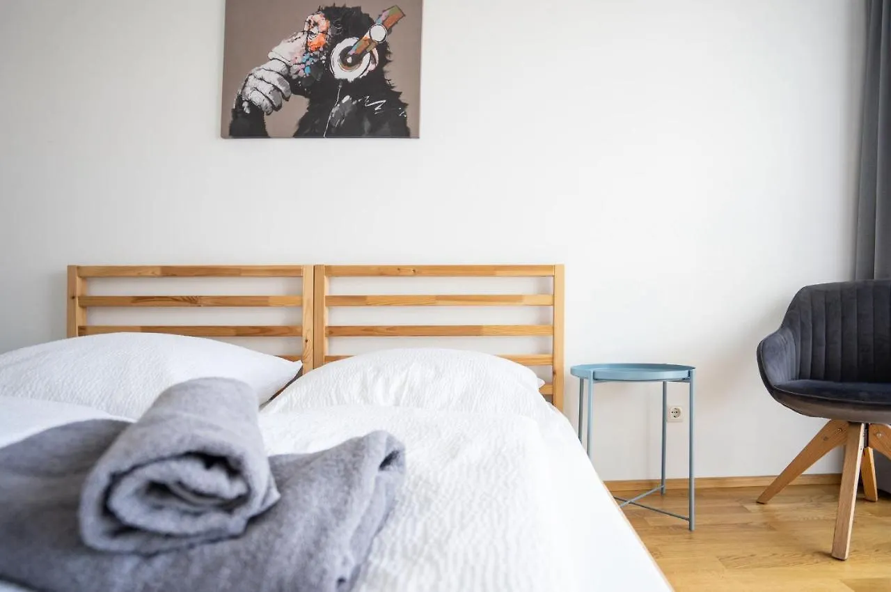 Donaufeld Living - Geräumiges Apartment mit Balkon Wien